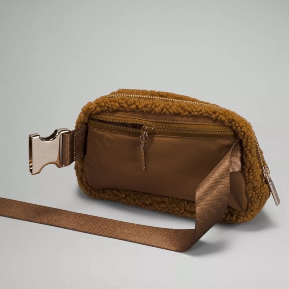 NWT Lululemon Everywhere Belt Bag 1L in Burnt Caramel Fleece - Picture 6 of 8